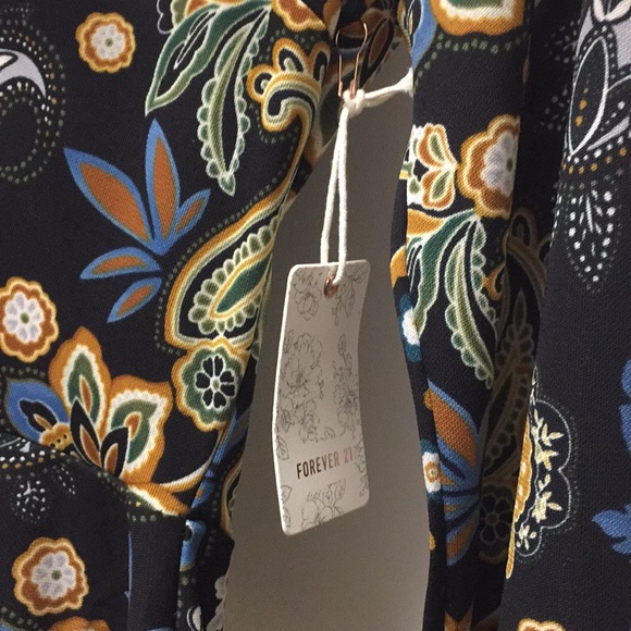 Floral fit and flare top - Picture 3 of 4